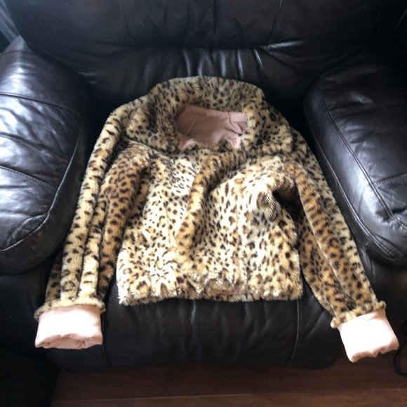 Charlotte Russe Reversible jacket, Leopard fur on one side and light pink - Picture 4 of 8